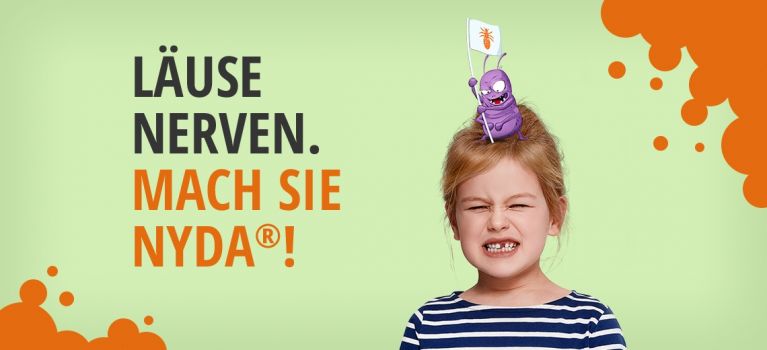 Mädchen mit verzogenem Gesichtsausdruck und animierter Laus auf dem Kopf, die eine Fahne mit Laus-Symbol hält, begleitet von dem Slogan „Läuse nerven. Mach sie NYDA®!".