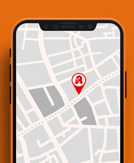 Smartphone mit Kartendarstellung und Apothekensymbol, auf orangem Hintergrund.